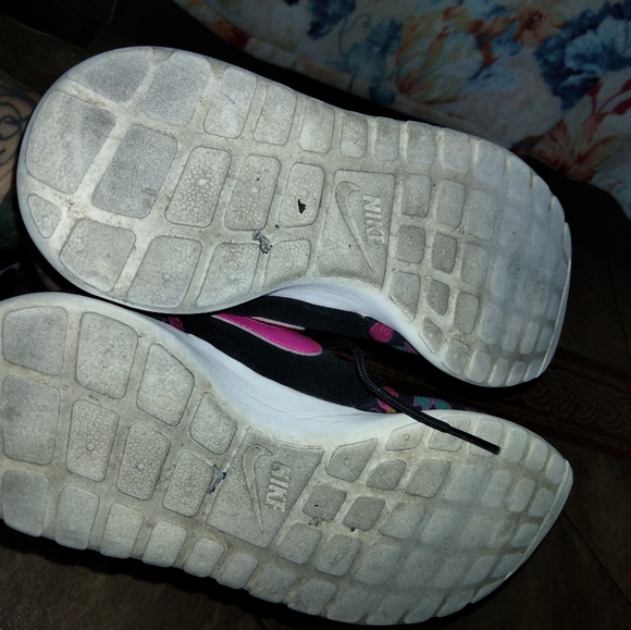 NIKE - Picture 3 of 8